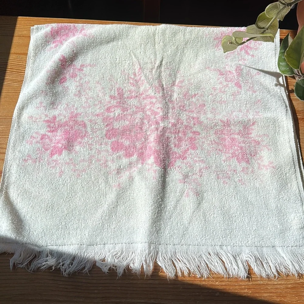 Vintage Floral Print Hand Towel